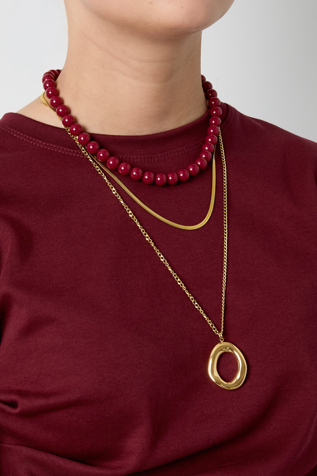 Collier avec pendentif ovale organique
